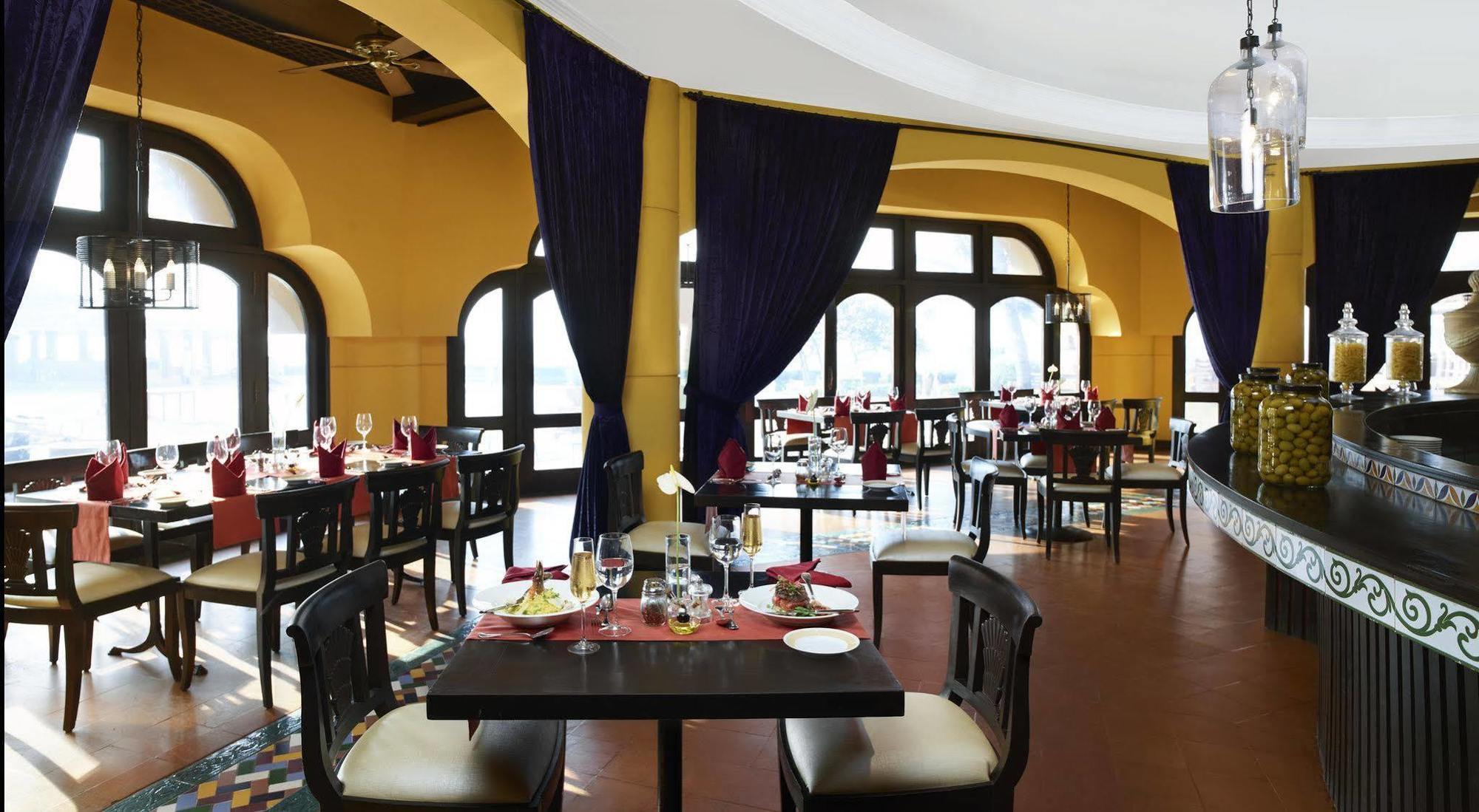 Taj Fort Aguada Resort & Spa, Goa Sinquerim Екстер'єр фото The restaurant